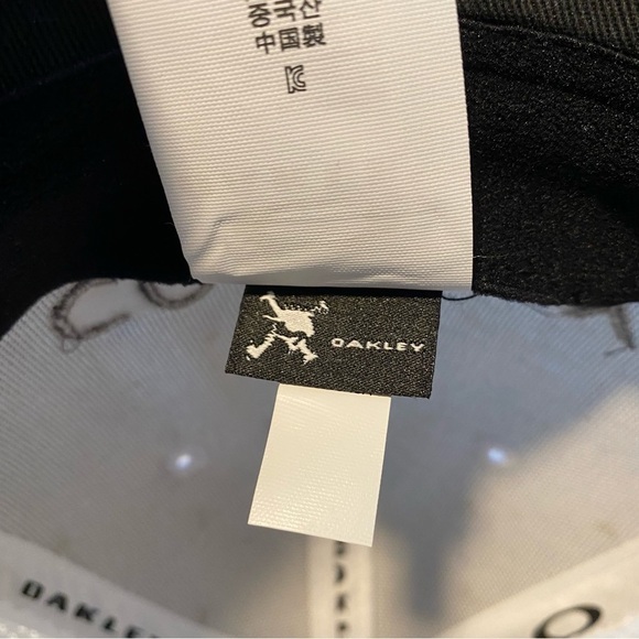 New with Tag Oakley cresting driver golf while cap Country Inns & Suites S/M - Picture 8 of 11